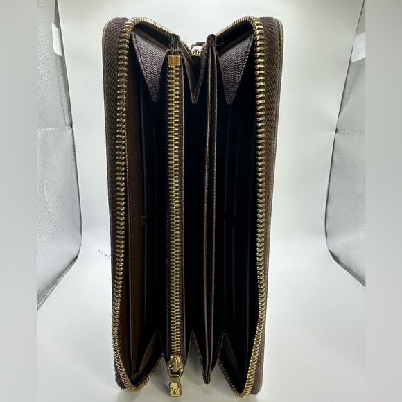 💯AUTHENTIC Louis Vuitton. Damier Zip Long Wallet - Picture 4 of 15